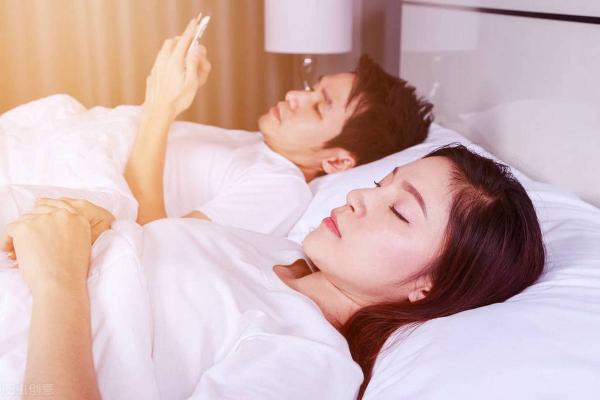 梦到自己出轨和男人睡 梦到自己出轨和男人睡